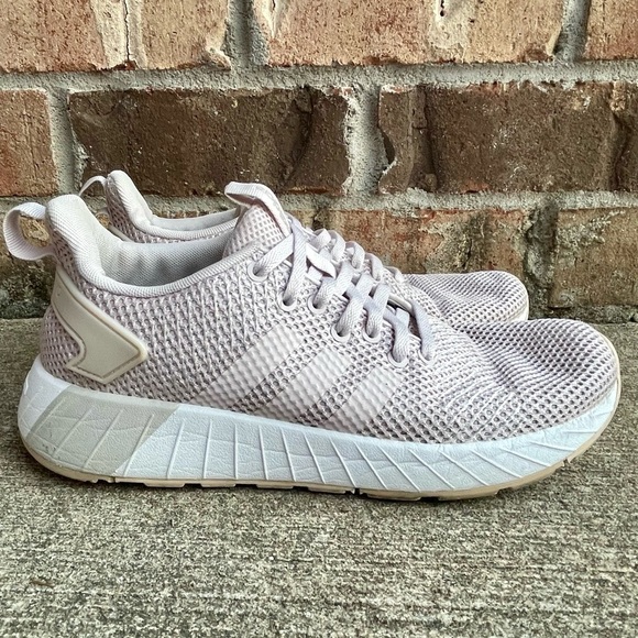 adidas Shoes - Women’s Adidas Questar BYD size 7